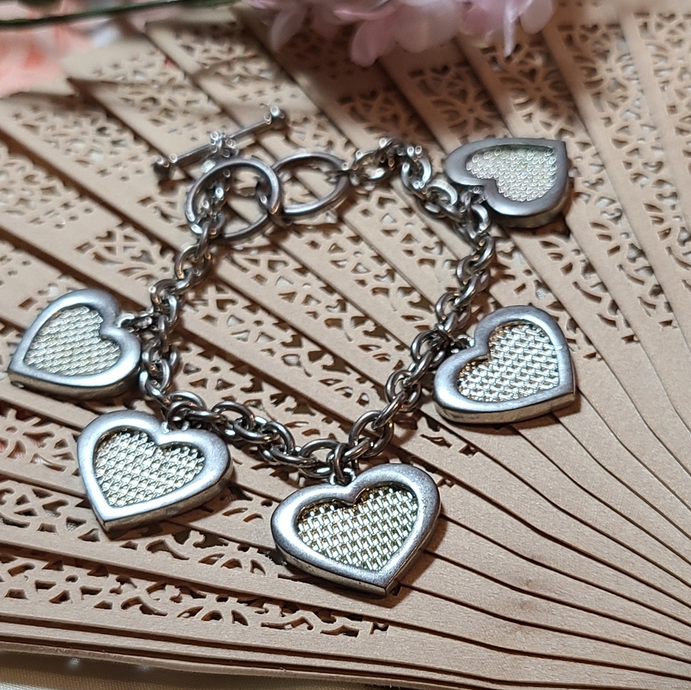 Heart charm bracelet love is in the air